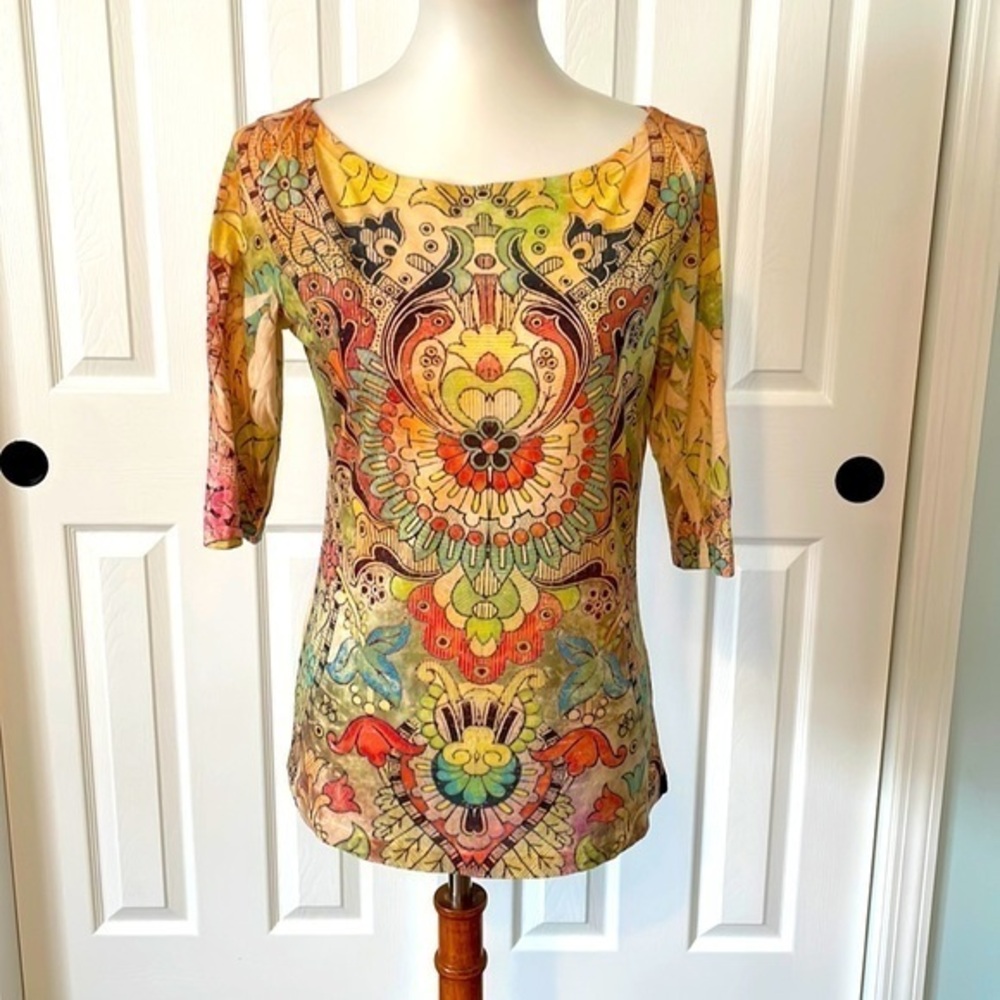 Mineral three quarter sleeve thin comfortable material shirt. Intricate design.